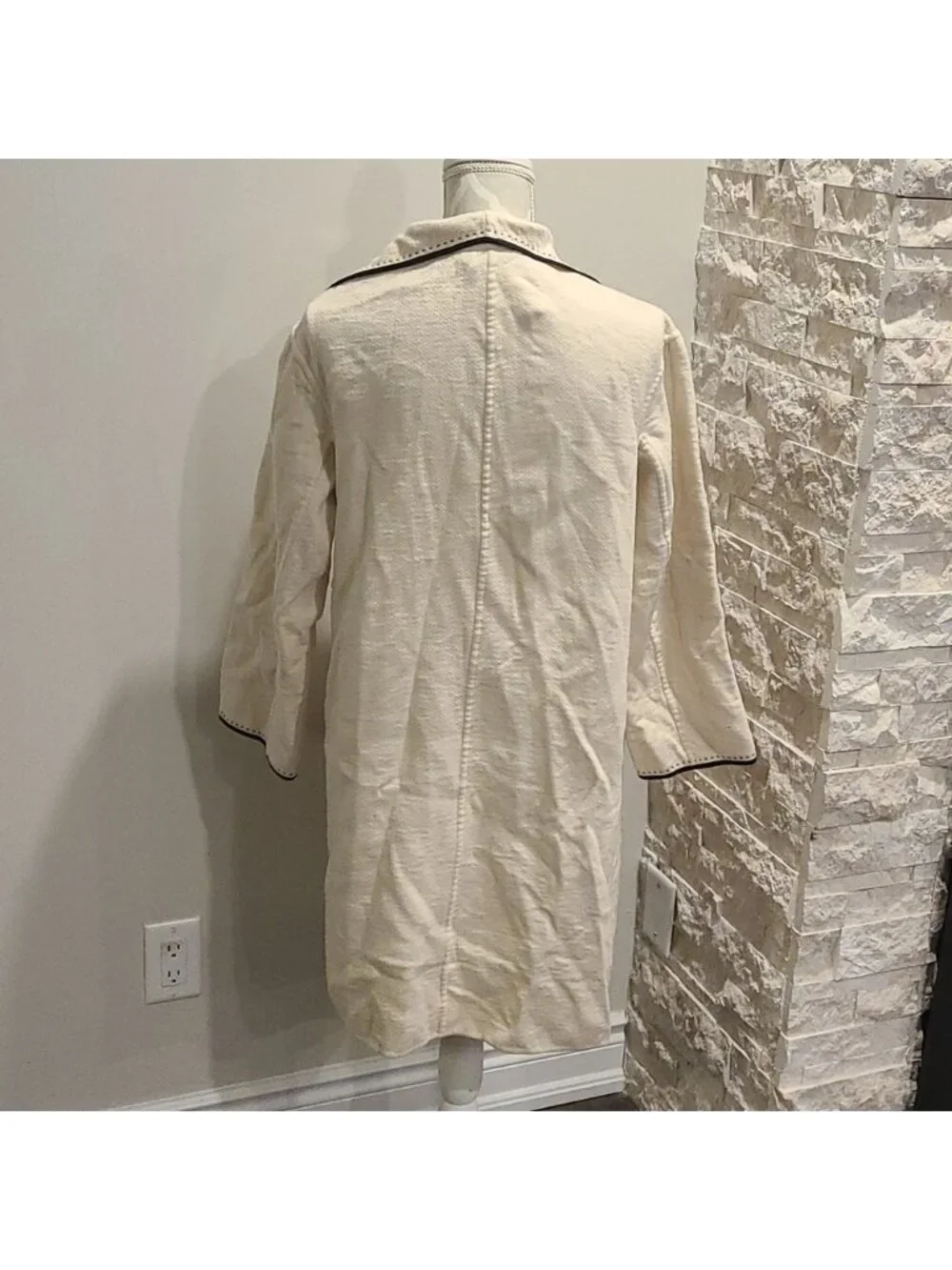Escada 97% cashmere cream and black long jacket